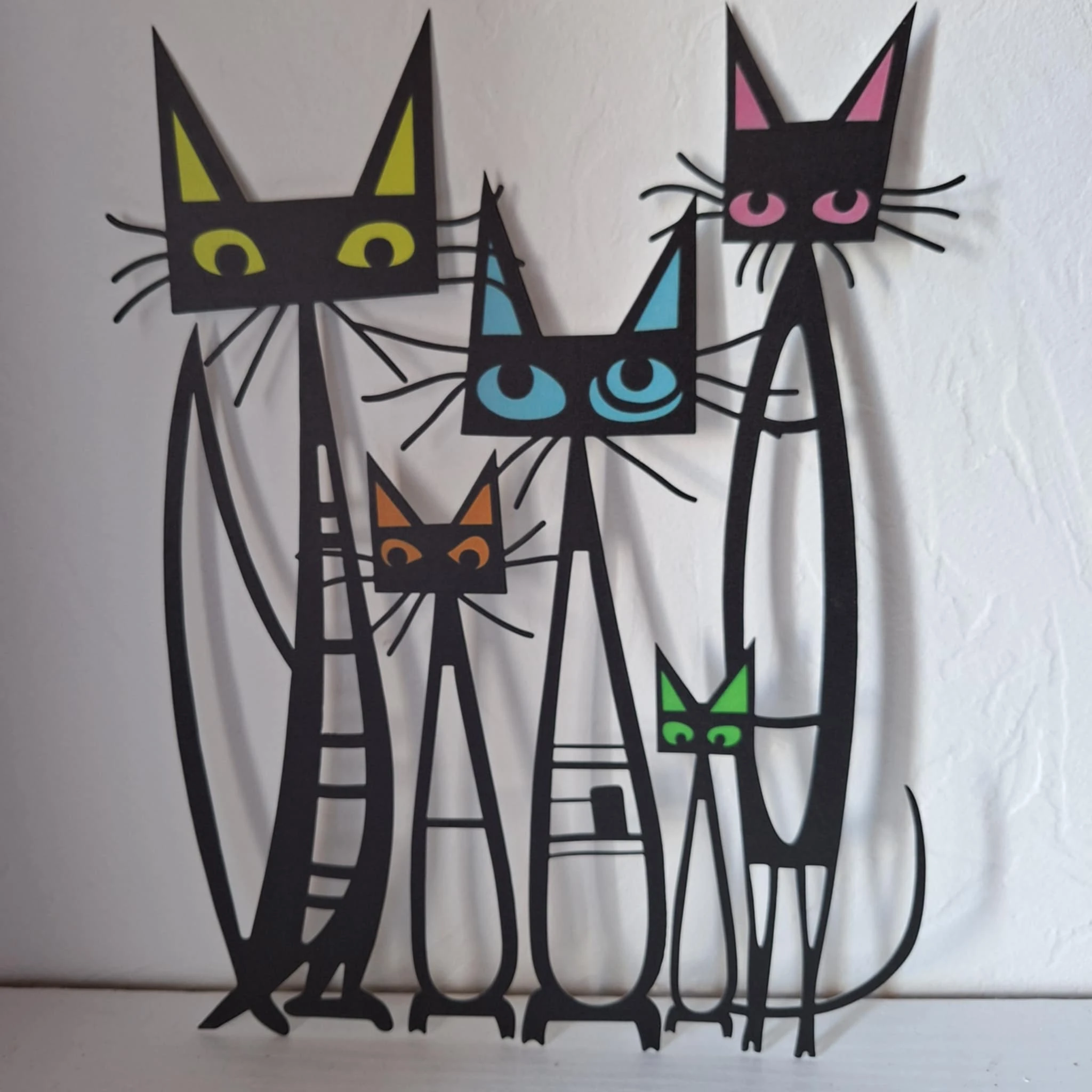 Muurplaat “Familie katten” – Metaalkunst en katachtige tederheid – photo 6